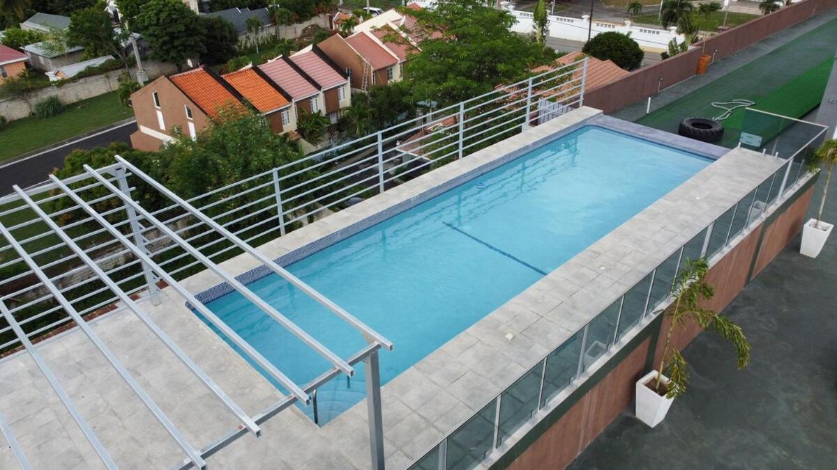 Urban Oasis At Chateau De Chanel Kingston Exterior photo
